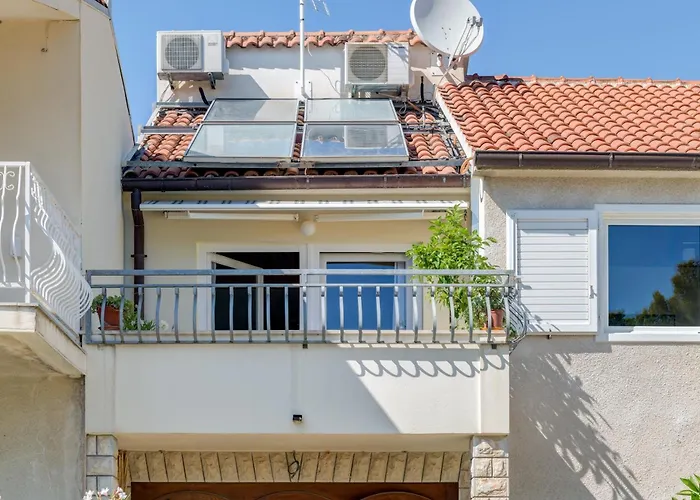 Beachfront Milan, With Balcony *