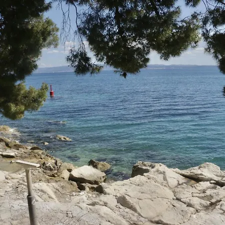 Beachfront Milan, With Balcony Apartman