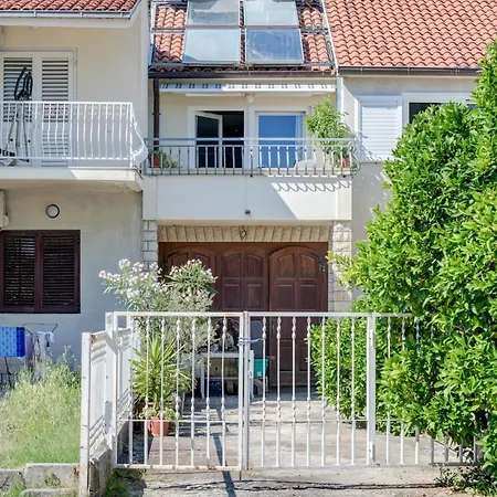 Apartman Beachfront Milan, With Balcony