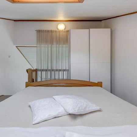 Apartman Beachfront Milan, With Balcony *