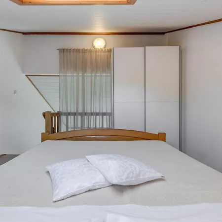 Beachfront Milan, With Balcony Daire