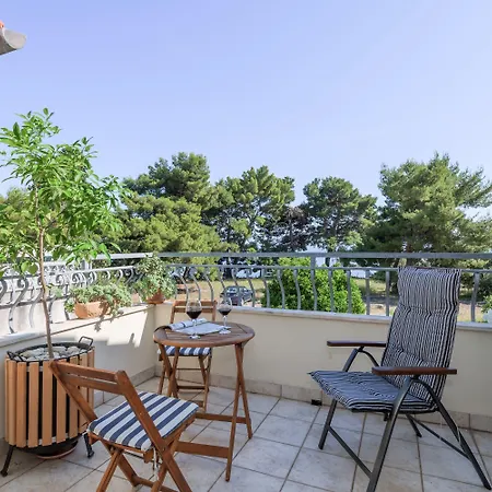 Daire Beachfront Milan, With Balcony Split