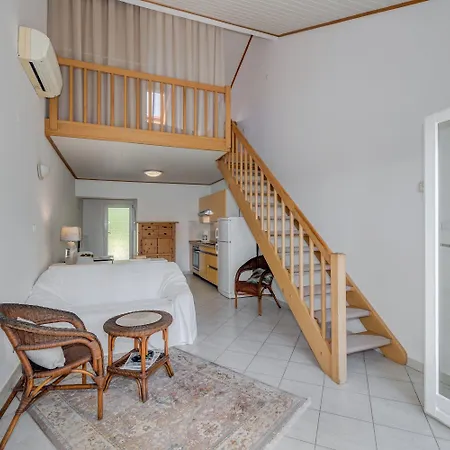 Beachfront Milan, With Balcony Split