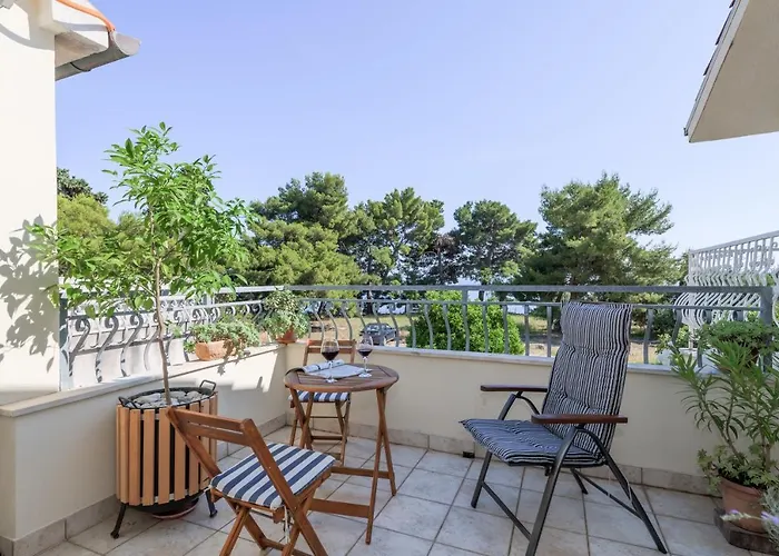 Beachfront Milan, With Balcony Appartement Split