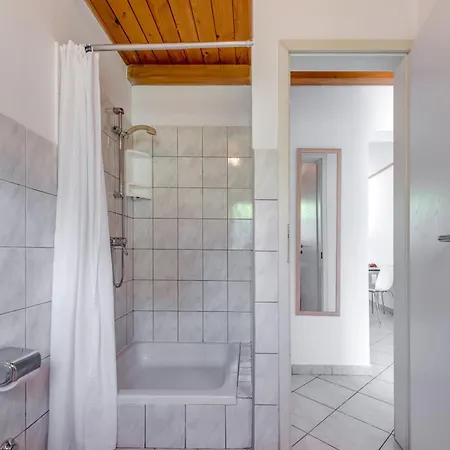 Beachfront Milan, With Balcony Apartman Split