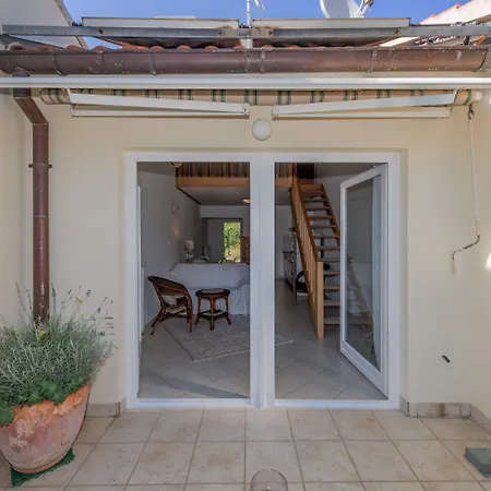 Beachfront Milan, With Balcony 公寓 *